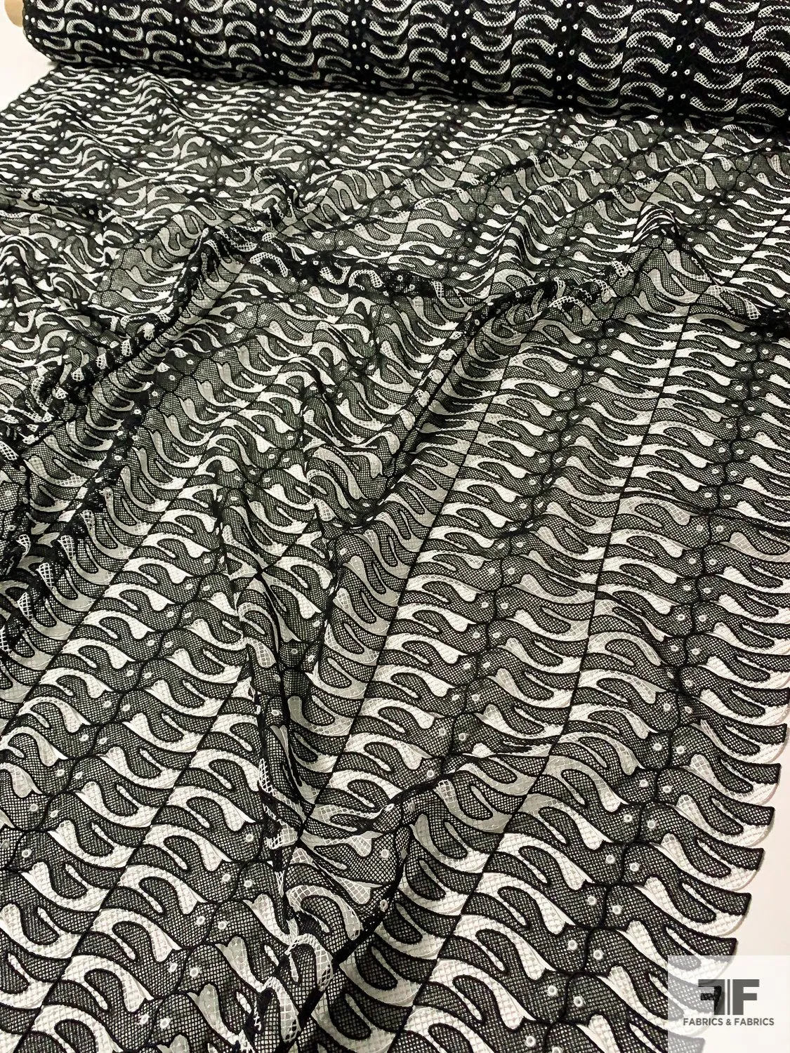 Abstract Art Deco Guipure Lace - Black / White