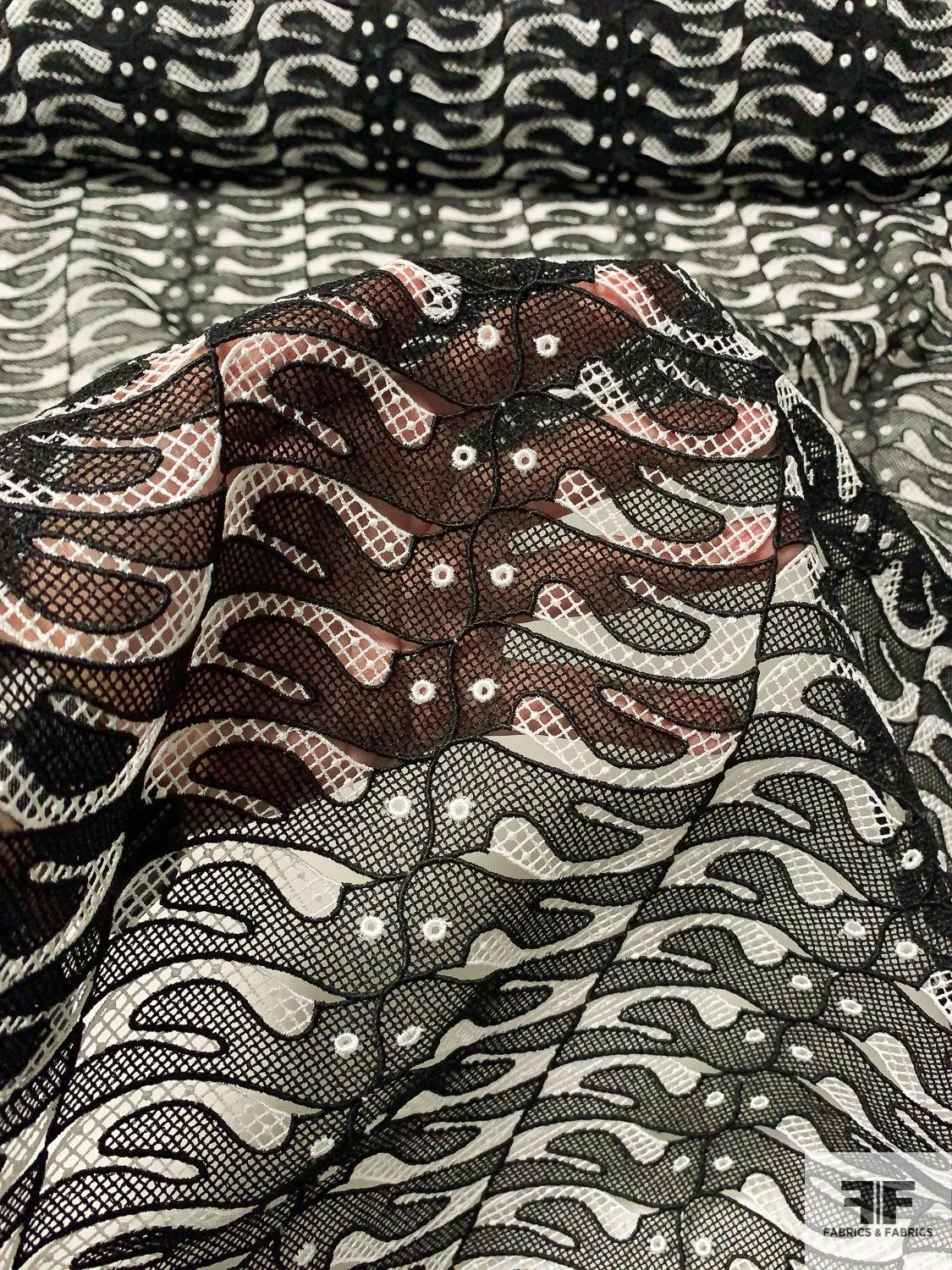 Abstract Art Deco Guipure Lace - Black / White