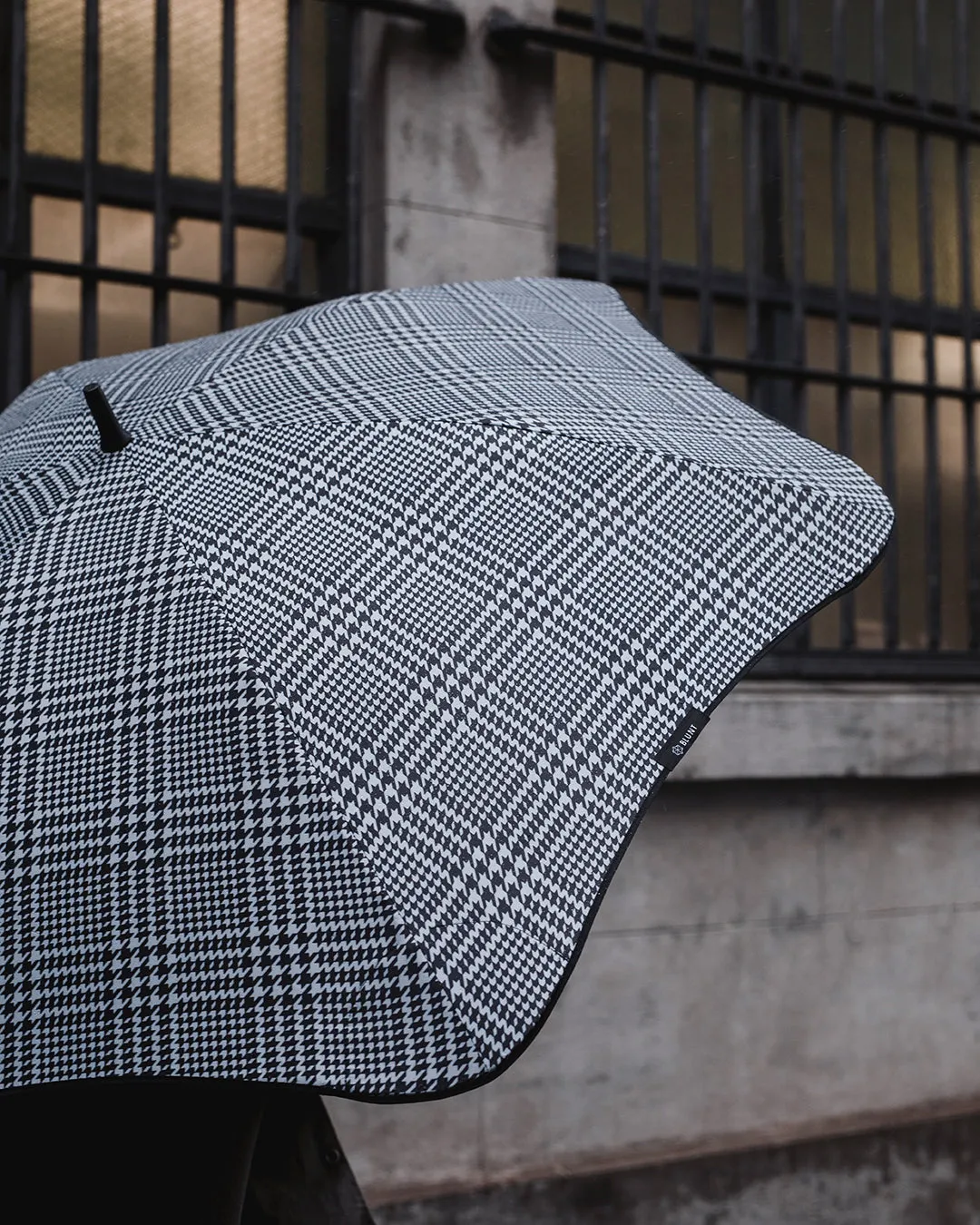BLUNT Classic Umbrella | Seasonal Houndstooth