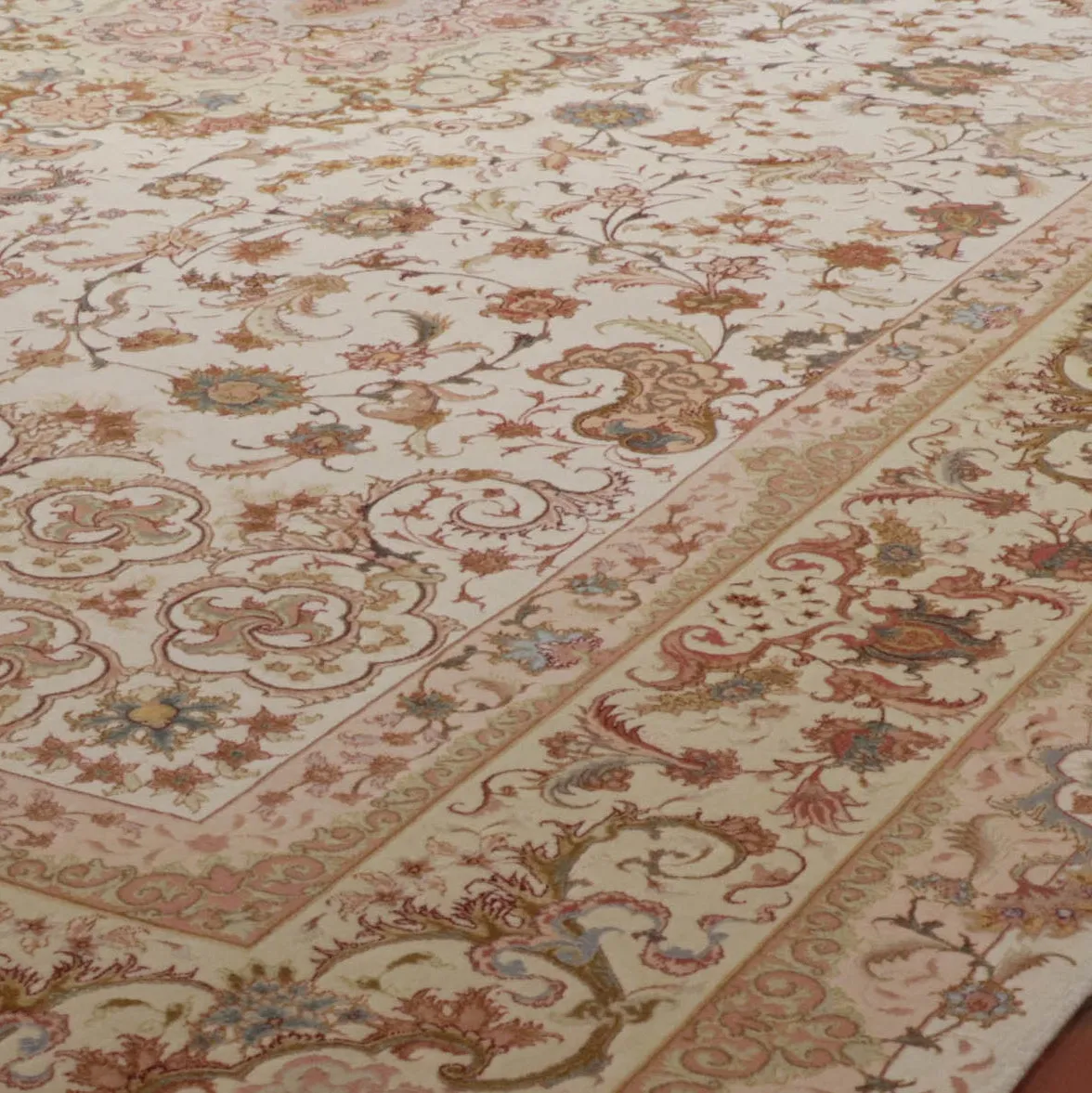 Handmade extra fine Oriental Tabriz carpet - 308692